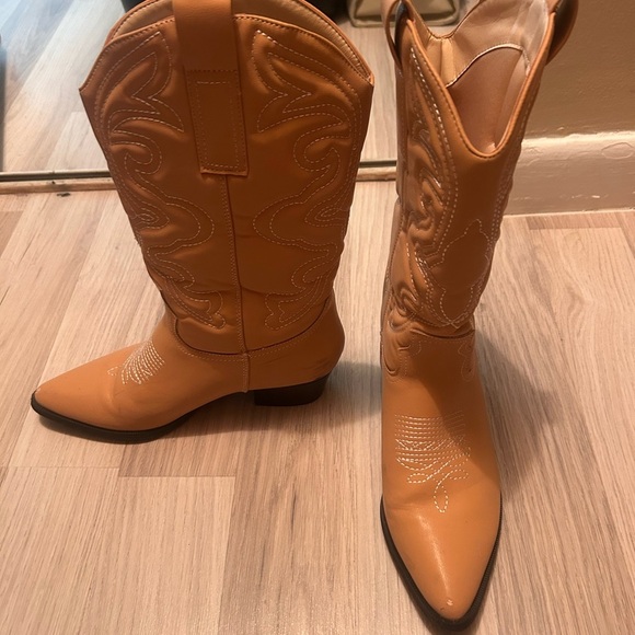 Tan Western Leather Boots - Picture 2 of 2